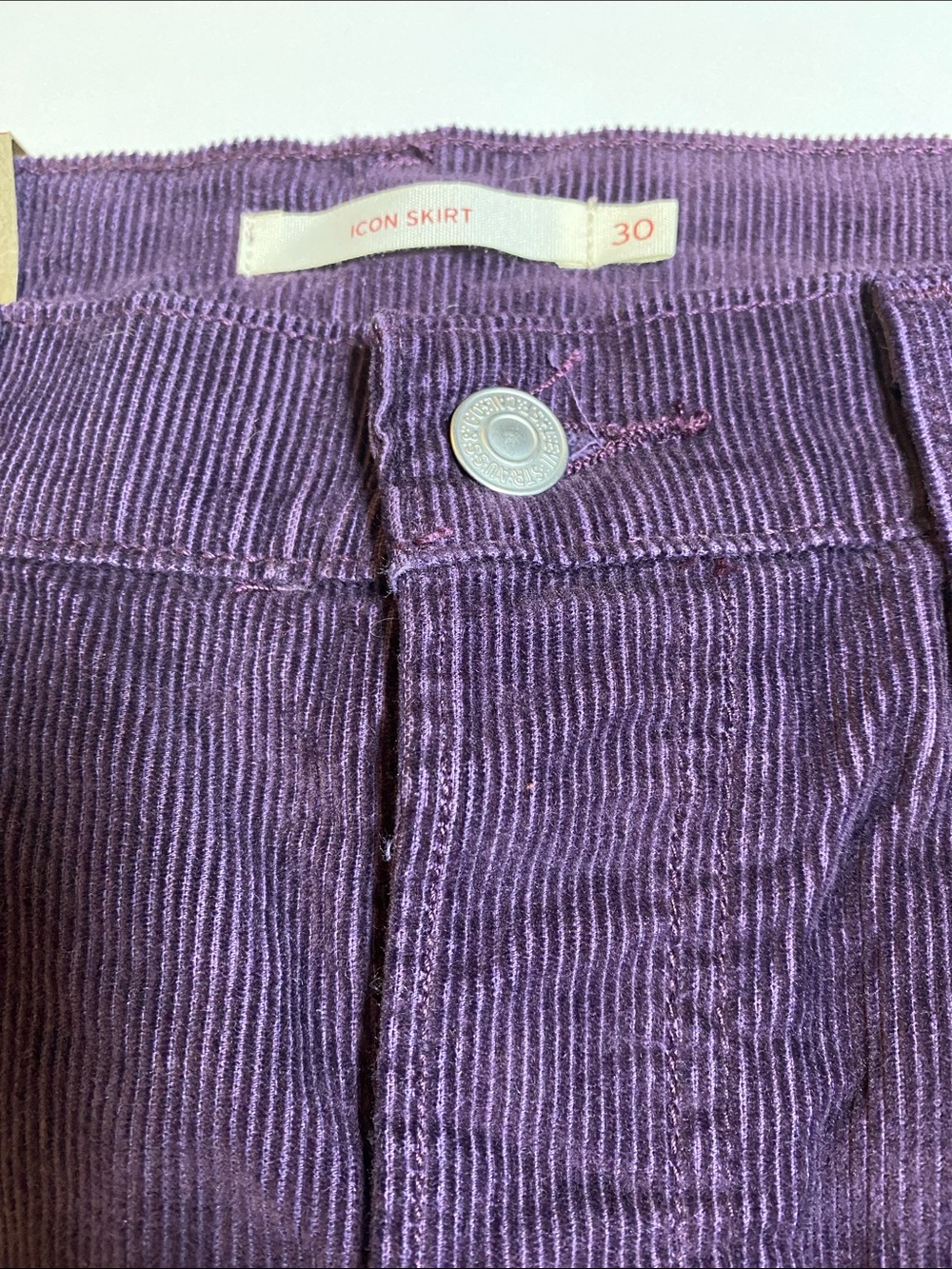 Levi’s SZ 30 Icon Dark Plum Corduroy Button Mini Skirt New D27e - Picture 4 of 11
